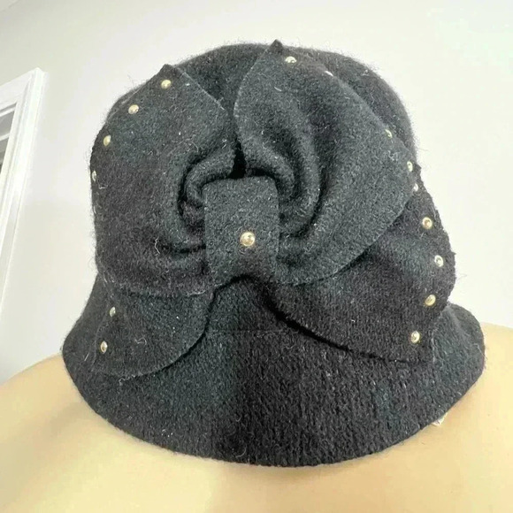 August Cloche Black Wool Hat Oversized Studded Attached Bow - Picture 9 of 10